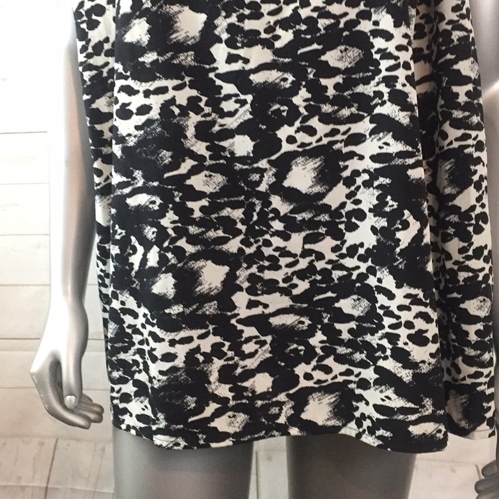 Label Be size 22 black & white sleeveless blouse - Picture 3 of 8